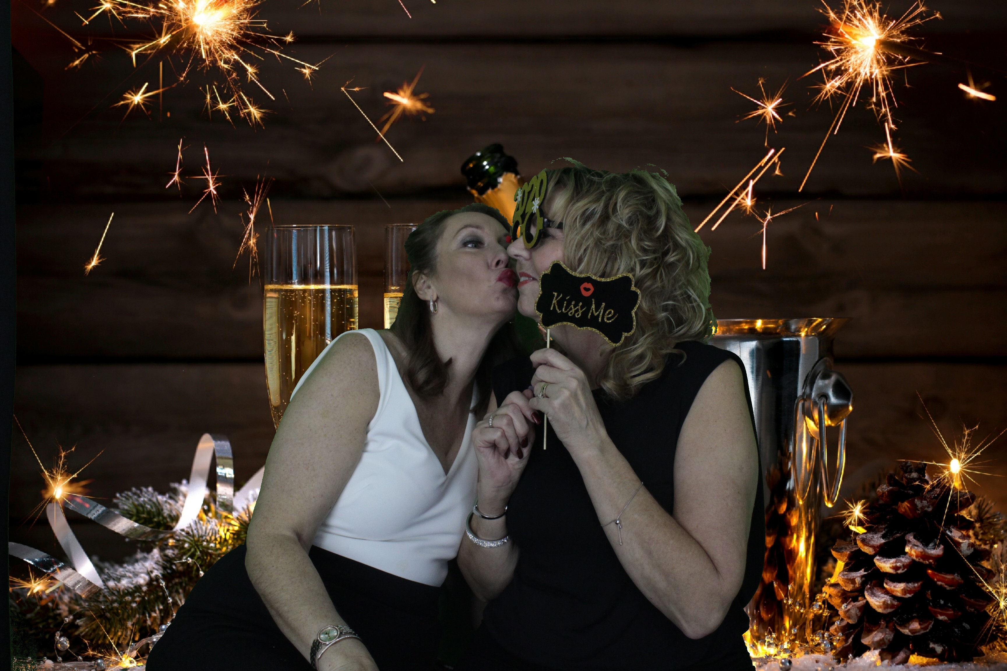 NYE Party | View more photos from the event at gallery.myphotoboothexperience.co.uk/u/MyPhotoBoothExperienceLtd/NYE-Party